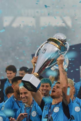 River Plate v Belgrano - Final: Torneo Apertura 2026 Players of Belgrano celebrate with the trophy after the match between River Plate and Belgrano at Estadio Mario Alberto Kempes, Argentina, on May 24. Cordoba Buenos Aires Argentina  Copyright: xFedericoxPerettix originalFilename:peretti-riverpla260524_npU2p.jpg