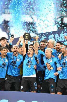 River Plate v Belgrano - Final: Torneo Apertura 2026 Players of Belgrano celebrate with the trophy after the match between River Plate and Belgrano at Estadio Mario Alberto Kempes, Argentina, on May 24. Cordoba Buenos Aires Argentina  Copyright: xFedericoxPerettix originalFilename:peretti-riverpla260524_npJX4.jpg