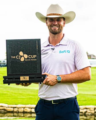 May 24, 2026, Mckinney, Texas, USA: Wyndham Clark posing with the winners trophy in the final round at the CJ Cup Byron Nelson in McKinney. Mckinney USA - ZUMAg270 20260524_zsp_g270_018 Copyright: xCodyxGrubbsx