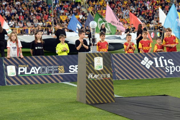 IPA85058267 - Trofeo serie B Catanzaro vs Monza play off stadium Nicola Ceravolo serie BKT final play off May 24, 2026 during Playoff - Final - US Catanzaro vs AC Monza, Italian soccer Serie B match in Catanzaro, Italy, May 24 2026  Copyright: xAntonioxMoniaci IPAxSportx xx 85058267