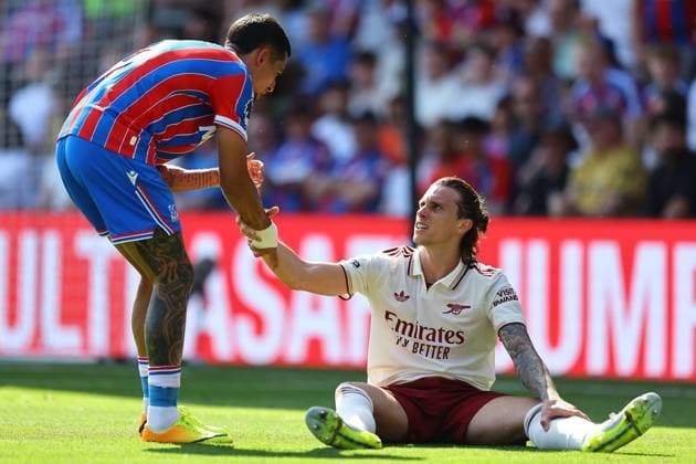 Riccardo Calafiori of Arsenal and Daniel Munoz of Crystal Palace Crystal Palace v Arsenal, Premier League, Football, Selhurst Park, London, UK - 24 May 2026London Selhurst Park United Kingdom EDITORIAL USE ONLY No use with unauthorised audio, video, data, fixture lists, club league logos or live services. Online in-match use limited to 120 images, no video emulation. No use in betting, games or single club league player publications.  Copyright: xMichaelxZemanek Shutterstockx 16889837dz