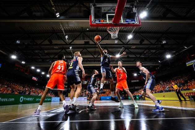 24 05 2026, Rasta Dome, Vechta Basketball, easyCredit Bundesliga, Playoffs quarterfinals, Rasta Vechta vs ALBA Berlin Norris Agbakoko 17 Berlin clears at the basket