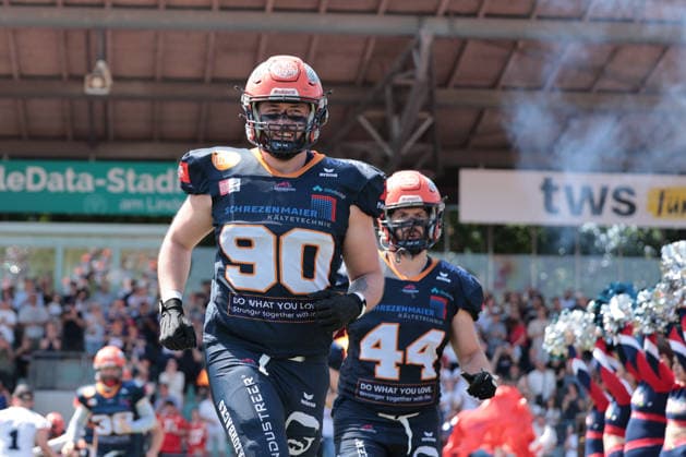 Entrance Finn Herter (Defensive Line, ifm Razorbacks Ravensburg, 90), ifm Razorbacks Ravensburg vs Allgäu Comets, American Football, German Football League, Week 3, 2026, 24.05.2026, Copyright: xFootxBowl SusannexHägelex