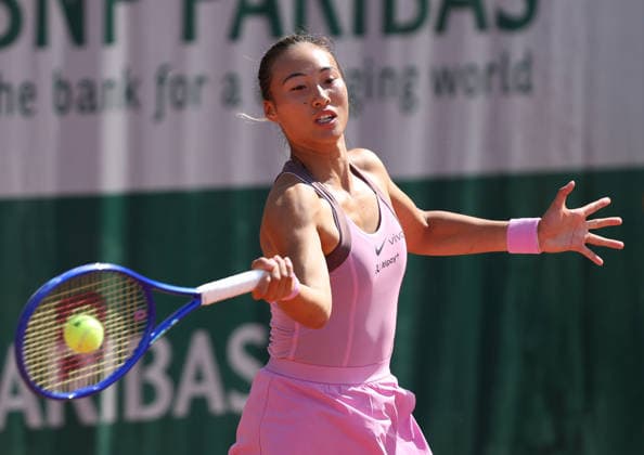 May 25, 2026, Paris, Ile De France, France: QINWEN ZHENG of China during the match against M. Chwalinska of Poland in the first round of tennis tournament Roland Garros, Paris, France. Paris France - ZUMAc278 20260525_zsp_c278_004 Copyright: xMarcinxCholewinskix