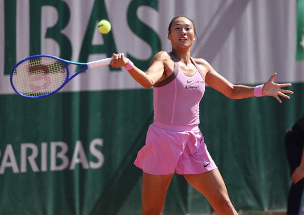 May 25, 2026, Paris, Ile De France, France: QINWEN ZHENG of China during the match against M. Chwalinska of Poland in the first round of tennis tournament Roland Garros, Paris, France. Paris France - ZUMAc278 20260525_zsp_c278_006 Copyright: xMarcinxCholewinskix