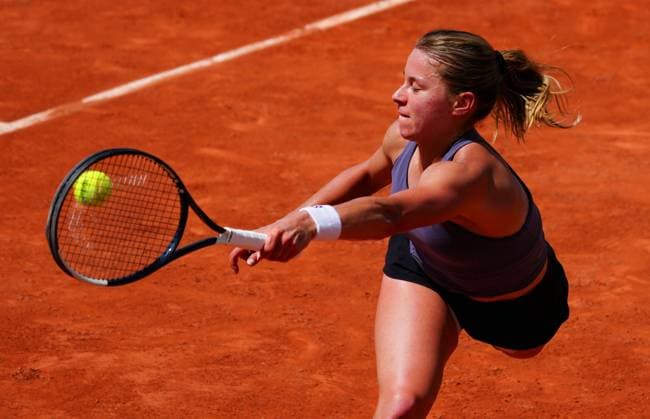 Maja Chwalinska during her first round win over Qinwen Zheng French Open Tennis, Day Two, Tennis, Roland Garros, Paris, France - 25 May 2026Paris Roland Garros France EDITORIAL USE ONLY No use with unauthorised audio, video, data, fixture lists, club league logos or live services. Online in-match use limited to 120 images, no video emulation. No use in betting, games or single club league player publications.  Copyright: xJavierxGarcia Shutterstockx 16889913l