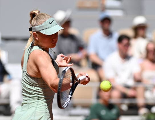 2026 French Open, Roland-Garros - Day 2 PARIS, FRANCE - MAY 25: Emerson Jones of Australia in action against Iga Swiatek (not seen) of Poland during the Women s Singles first round match on Day Two of the 2026 French Open at Roland Garros Stadium on May 25, 2026 in Paris, France. Mustafa Yalcin Anadolu Paris France. Editorial use only. Please get in touch for any other usage.  Copyright: x2026xAnadoluxMustafaxYalcinx