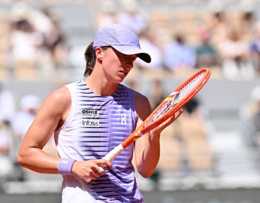 2026 French Open, Roland-Garros - Day 2 PARIS, FRANCE - MAY 25: Iga Swiatek of Poland in action against Emerson Jones (not seen) of Australia during the Women s Singles first round match on Day Two of the 2026 French Open at Roland Garros Stadium on May 25, 2026 in Paris, France. Mustafa Yalcin Anadolu Paris France. Editorial use only. Please get in touch for any other usage.  Copyright: x2026xAnadoluxMustafaxYalcinx