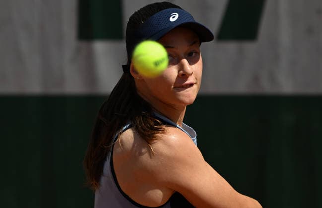 2026 French Open, Roland-Garros - Day 2 PARIS, FRANCE - MAY 25: Daria Kasatkina (not seen) of Australia in action against Zeynep Sonmez of Turkiye during the Women s Singles first round match on Day Two of the 2026 French Open at Roland Garros Stadium on May 25, 2026 in Paris, France. Burak Akbulut Anadolu Paris France. Editorial use only. Please get in touch for any other usage.  Copyright: x2026xAnadoluxBurakxAkbulutx
