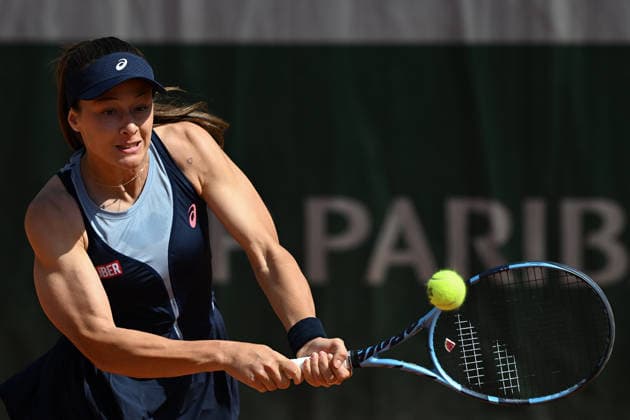 2026 French Open, Roland-Garros - Day 2 PARIS, FRANCE - MAY 25: Daria Kasatkina (not seen) of Australia in action against Zeynep Sonmez of Turkiye during the Women s Singles first round match on Day Two of the 2026 French Open at Roland Garros Stadium on May 25, 2026 in Paris, France. Burak Akbulut Anadolu Paris France. Editorial use only. Please get in touch for any other usage.  Copyright: x2026xAnadoluxBurakxAkbulutx
