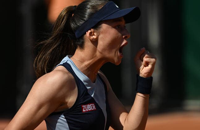 2026 French Open, Roland-Garros - Day 2 PARIS, FRANCE - MAY 25: Daria Kasatkina (not seen) of Australia in action against Zeynep Sonmez of Turkiye during the Women s Singles first round match on Day Two of the 2026 French Open at Roland Garros Stadium on May 25, 2026 in Paris, France. Burak Akbulut Anadolu Paris France. Editorial use only. Please get in touch for any other usage.  Copyright: x2026xAnadoluxBurakxAkbulutx