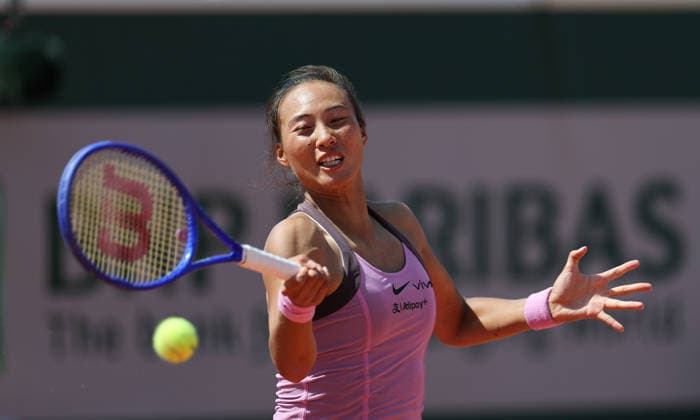 (260525) -- PARIS, May 25, 2026 -- Zheng Qinwen hits a return during the women s singles first round match between Maja Chwalinska of Poland and Zheng Qinwen of China at the French Open tennis tournament at Roland Garros, Paris, France, May 25, 2026. ) (SP)FRANCE-PARIS-TENNIS-FRENCH OPEN-WOMEN S SINGLES-1ST ROUND WuxHuiwo 