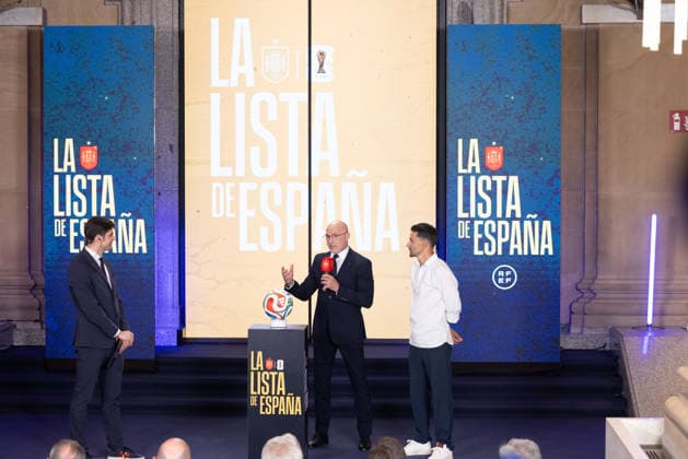 May 25, 2026, Madrid, Madrid, Spain: Luis de la Fuente, head coach of Spain, attends his press conference, PK, Pressekonferenz to announce the squad list for the World Cup 2026 at Edificio Telefonica on May 25, 2026, Madrid, Spain. Press Conference Luis De La Fuente - World Cup 2026  - ZUMAa181 20260525_zaa_a181_026 Copyright: xDennisxAgyemanx