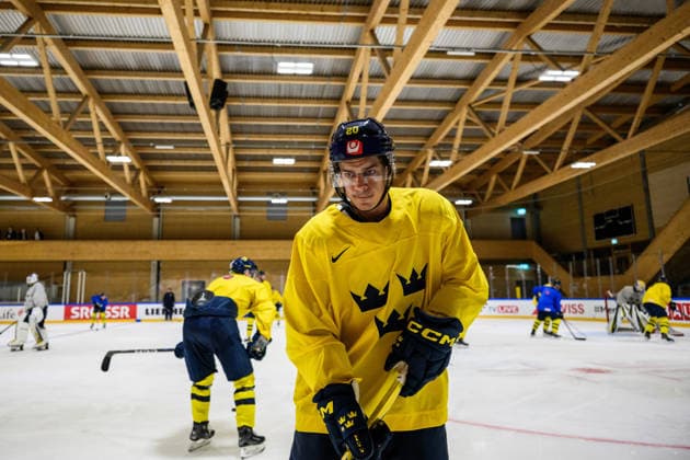260525 AndrÃ Petersson of Sweden at a practice session during the 2026 IIHF Ice Hockey World Championship on May 25, 2026 in Fribourg Photo Jesper Zerman BILDBYRAN kod JZ JZ0728 ishockey ice hockey ishockey vm 2026 vm 2026 iihf world championship träning practice sverige sweden day 11 bbeng  Copyright: JESPERxZERMAN BB260525JZ032