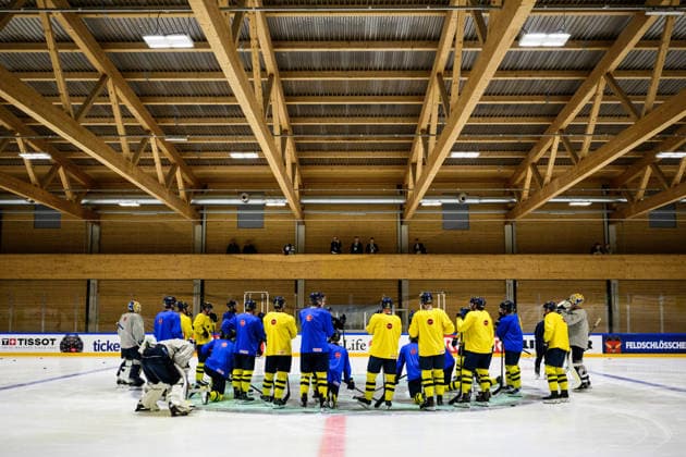 260525 Players of Sweden at a practice session during the 2026 IIHF Ice Hockey World Championship on May 25, 2026 in Fribourg Photo Jesper Zerman BILDBYRAN kod JZ JZ0728 ishockey ice hockey ishockey vm 2026 vm 2026 iihf world championship träning practice sverige sweden day 11 bbeng  Copyright: JESPERxZERMAN BB260525JZ042