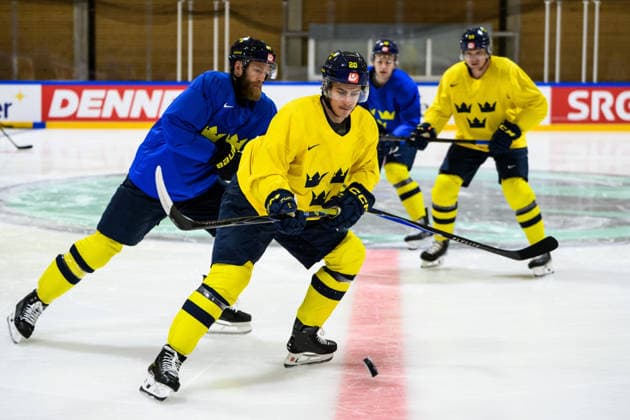 260525 Mattias Ekholm and AndrÃ Petersson of Sweden at a practice session during the 2026 IIHF Ice Hockey World Championship on May 25, 2026 in Fribourg Photo Jesper Zerman BILDBYRAN kod JZ JZ0728 ishockey ice hockey ishockey vm 2026 vm 2026 iihf world championship träning practice sverige sweden day 11 bbeng  Copyright: JESPERxZERMAN BB260525JZ043