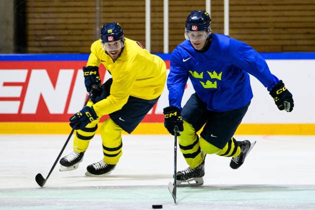 260525 Jacob De La Rose and Ivar Stenberg of Sweden at a practice session during the 2026 IIHF Ice Hockey World Championship on May 25, 2026 in Fribourg Photo Jesper Zerman BILDBYRAN kod JZ JZ0728 ishockey ice hockey ishockey vm 2026 vm 2026 iihf world championship träning practice sverige sweden day 11 bbeng  Copyright: JESPERxZERMAN BB260525JZ046