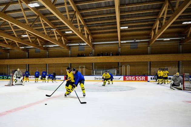 260525 Robert Hägg and Oscar Sundqvist of Sweden at a practice session during the 2026 IIHF Ice Hockey World Championship on May 25, 2026 in Fribourg Photo Jesper Zerman BILDBYRAN kod JZ JZ0728 ishockey ice hockey ishockey vm 2026 vm 2026 iihf world championship träning practice sverige sweden day 11 bbeng  Copyright: JESPERxZERMAN BB260525JZ047