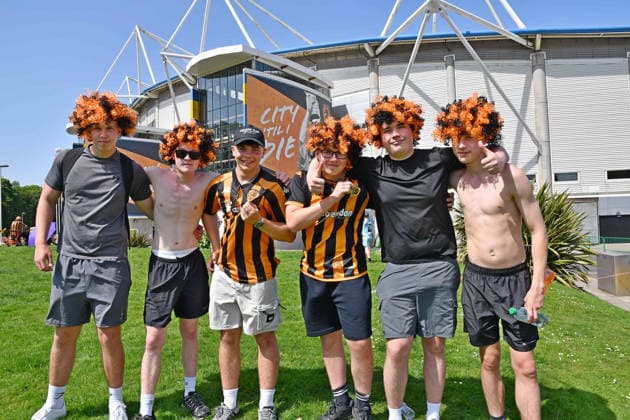 Hull City Civic Reception Hull City fans gather at Hull City MKM stadium before the open top bus ride celebrating Play Off Final victory and promotion to the Premier League for Hull City at the MKM Stadium, Kingston upon Hull, UK on 25 May 2026. Kingston upon Hull MKM Stadium East Riding of Yorkshire UK Editorial use only , Copyright: xIanxLyallx PSI-24338-0010