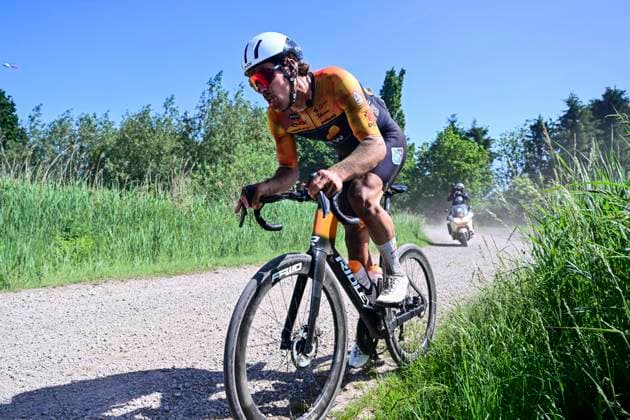 Antwerp Port Epic 2026 Cycling Race ANTWERPEN, BELGIUM - MAY 25 : Peters Marvin (NED) of EEW-VDK Cyclingteam during the 9th edition of Antwerp Port Epic an UCI Class 1.1 one day cycling road race for Men Elite of km with start in Antwerpen and finish in Antwerpen on May 25, 2026 in Antwerpen, Belgium, 25 05 2026 ( Motordriver Pieter Vanherzele - Antwerpen Belgium  Copyright: xPeterxDexVoechtx