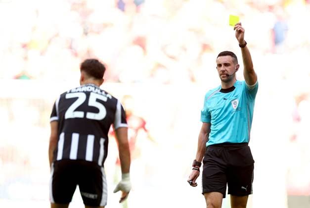 Referee Tom Reeves shows a yellow card to Nicholas Tsaroulla of Notts County Notts County v Salford City, EFL Sky Bet League Two, Play-Off Final, Football, Wembley Stadium, London, UK - 25 May 2026London Wembley Stadium United Kingdom EDITORIAL USE ONLY No use with unauthorised audio, video, data, fixture lists, club league logos or live services. Online in-match use limited to 120 images, no video emulation. No use in betting, games or single club league player publications. Copyright: xSimonxDael Shutterstockx 16889935bz