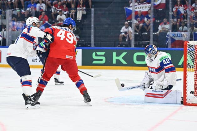 From left Eirik Salsten of Norway, Jaroslav Chmelar of Czech Republic and goalkeeper Henrik Haukeland of Norway in action during the IIHF World Championship, WM, Weltmeisterschaft Group B match Czech Republic vs Norway on May 25, 2026, Fribourg, Switzerland. (CTKxPhoto RadekxPetrasek) CTKPhotoP2026052505281  CTKPhotoP2026052505281