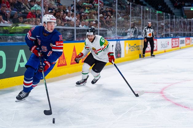 ZURICH, SWITZERLAND - MAY 25: Peter Vincze (Hungary, 61) in the battle for the puck with Sam Lafferty (United States, 18) during the Preliminary Round - Group A Match 47 between United States and Hungary at the IIHF Ice hockey, Eishockey World Championship, WM, Weltmeisterschaft 2026, Swiss Life Arena on May 25, 2026 in Zurich, Switzerland. Zurich Switzerland Copyright: xTimoxSteinx