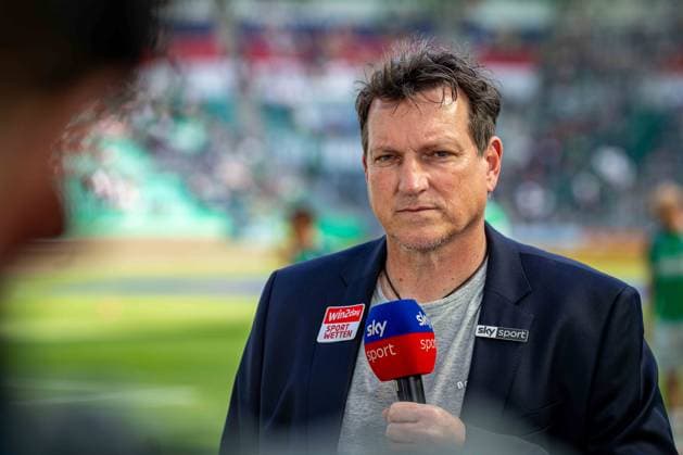 SOCCER - BL, Rapid vs Ried VIENNA,AUSTRIA,25.MAY.26 - SOCCER - ADMIRAL Bundesliga, Europacup play off, SK Rapid Wien vs SV Ried. Image shows Andreas Herzog during a Sky Austria interview.  GEPAxpictures xKevinxHackner
