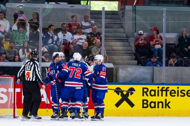 ZURICH, SWITZERLAND - MAY 25: Team USA -celebrasting the 2:0 goal of Matthew Tkachuk (United States, 19) during the Preliminary Round - Group A Match 47 between United States and Hungary at the IIHF Ice hockey, Eishockey World Championship, WM, Weltmeisterschaft 2026, Swiss Life Arena on May 25, 2026 in Zurich, Switzerland. Zurich Switzerland Copyright: xTimoxSteinx
