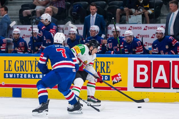 ZURICH, SWITZERLAND - MAY 25: Ryan Ufko (United States,7) in the battle for the puck with Bence Horvath (Hungary, 11) during the Preliminary Round - Group A Match 47 between United States and Hungary at the IIHF Ice hockey, Eishockey World Championship, WM, Weltmeisterschaft 2026, Swiss Life Arena on May 25, 2026 in Zurich, Switzerland. Zurich Switzerland Copyright: xTimoxSteinx