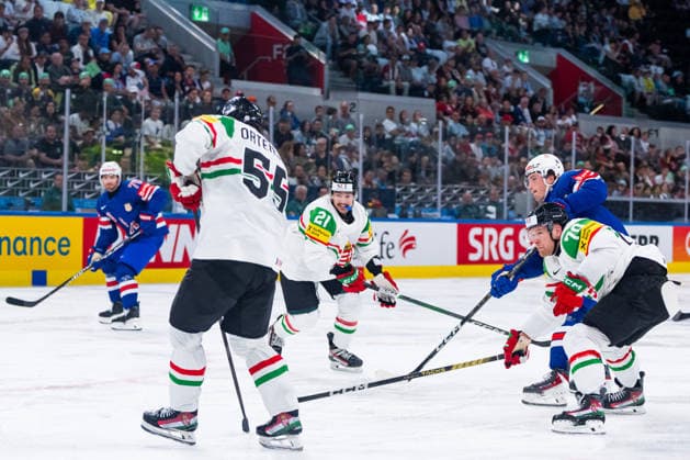 ZURICH, SWITZERLAND - MAY 25: Ryan Leonard (United States, 9) shooting the 3:0 goal during the Preliminary Round - Group A Match 47 between United States and Hungary at the IIHF Ice hockey, Eishockey World Championship, WM, Weltmeisterschaft 2026, Swiss Life Arena on May 25, 2026 in Zurich, Switzerland. Zurich Switzerland Copyright: xTimoxSteinx