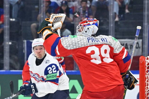 From left Martin Ronnild of Norway and goalkeeper Dominik Pavlat in action during the IIHF World Championship, WM, Weltmeisterschaft Group B match Czech Republic vs Norway on May 25, 2026, Fribourg, Switzerland. (CTKxPhoto RadekxPetrasek) CTKPhotoP2026052505722  CTKPhotoP2026052505722