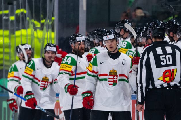 ZURICH, SWITZERLAND - MAY 25: Csanad Erdely (Hungary, 36) during his 4:1 goal celebration with the team during the Preliminary Round - Group A Match 47 between United States and Hungary at the IIHF Ice hockey, Eishockey World Championship, WM, Weltmeisterschaft 2026, Swiss Life Arena on May 25, 2026 in Zurich, Switzerland. Zurich Switzerland Copyright: xTimoxSteinx