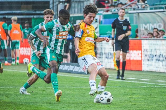 Football Austria, Admiral Bundesliga European Cup Playoff Final ECL 2025 2026, SK Rapid Wien vs SV Oberbank Ried Allianz Stadion Weststadion, Vienna Hütteldorf Akoua Romeo Amane SK Rapid Wien , Nicolas Bajlicz SV Oberbank Ried Copyright: xLukasxBierederx