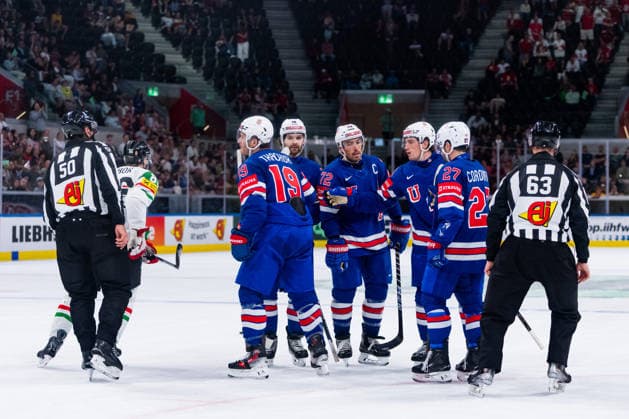 ZURICH, SWITZERLAND - MAY 25: Ryan Leonard (United States, 9) and team during celebration of the 5:1 goal during the Preliminary Round - Group A Match 47 between United States and Hungary at the IIHF Ice hockey, Eishockey World Championship, WM, Weltmeisterschaft 2026, Swiss Life Arena on May 25, 2026 in Zurich, Switzerland. Zurich Switzerland Copyright: xTimoxSteinx