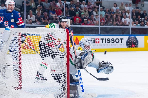ZURICH, SWITZERLAND - MAY 25: The 5:1 goal of Ryan Leonard (United States, 9) during the Preliminary Round - Group A Match 47 between United States and Hungary at the IIHF Ice hockey, Eishockey World Championship, WM, Weltmeisterschaft 2026, Swiss Life Arena on May 25, 2026 in Zurich, Switzerland. Zurich Switzerland Copyright: xTimoxSteinx