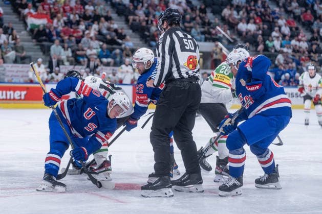 25 05 2026, Zurich, Swiss Life Arena, Ice Hockey World Championships USA Hungary, 10 James Hagens United States , 22 Isaac Howard United States Zurich Swiss Life Arena Zurich Switzerland Copyright: xJustPictures.ch StefanxEmchx jp-de-StEm-DSC0284220260525