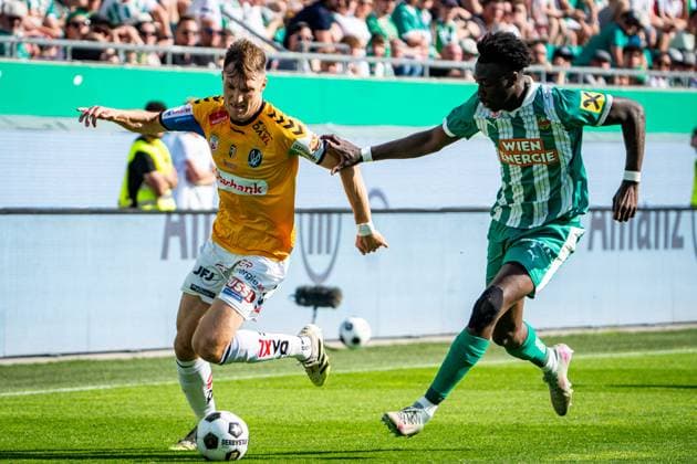SOCCER - BL, Rapid vs Ried VIENNA,AUSTRIA,25.MAY.26 - SOCCER - ADMIRAL Bundesliga, Europacup play off, SK Rapid Wien vs SV Ried. Image shows Nikki Havenaar (Ried) and Serge Philippe Raux Yao (Rapid).  GEPAxpictures xKevinxHackner