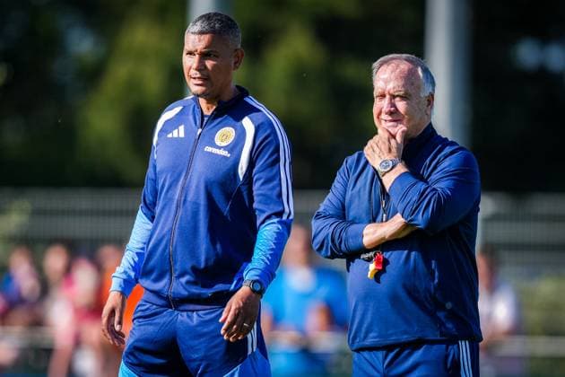 NOORDWIJK , 25-05-2026 , Sportpark S.J.C. , season 2025 2026 , Curacao Dutch International football , Training session Curacao in preparation for FIFA World Cup, WM, Weltmeisterschaft, Fussball 2026 , picture shows Curacao Trainer Coach Dick Advocaat and Curacao assistent-trainer Giovanni Franken Training Curacao 25-05-2026  x203963806x Copyright: