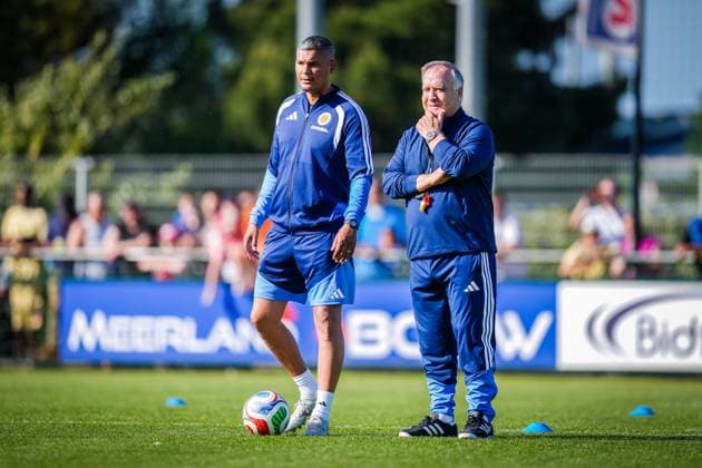 NOORDWIJK , 25-05-2026 , Sportpark S.J.C. , season 2025 2026 , Curacao Dutch International football , Training session Curacao in preparation for FIFA World Cup, WM, Weltmeisterschaft, Fussball 2026 , picture shows Curacao Trainer Coach Dick Advocaat and Curacao assistent-trainer Giovanni Franken Training Curacao 25-05-2026  x203963810x Copyright: