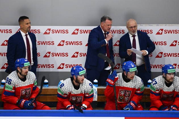 Czech coach Radim Rulik, center, and his assistants Tomas Plekanec, left, and Jiri Kalous, right, during the IIHF World Championship, WM, Weltmeisterschaft Group B match Czech Republic vs Norway on May 25, 2026, Fribourg, Switzerland. (CTKxPhoto RadekxPetrasek) CTKPhotoP2026052506044  CTKPhotoP2026052506044