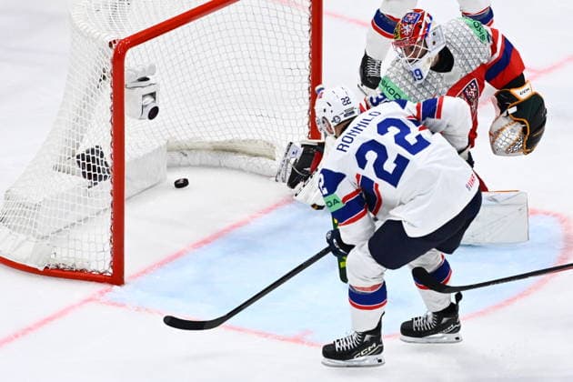 Martin Ronnild of Norway scores a goal during the IIHF World Championship, WM, Weltmeisterschaft Group B match Czech Republic vs Norway on May 25, 2026, Fribourg, Switzerland. At right is goalkeeper Dominik Pavlat of Czech Republic. (CTKxPhoto RadekxPetrasek) CTKPhotoP2026052506099  CTKPhotoP2026052506099