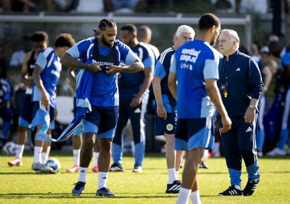 NOORDWIJK - Coach Dick Advocaat during a training session of the Curacao national team, Nationalteam on the SJC Noordwijk pitch. The team is preparing for the World Cup with a training camp, led by coach Dick Advocaat. KOEN VAN WEEL ANP xVIxANPxSportx xxANPxIVx 559329202 originalFilename: 559329202.jpg