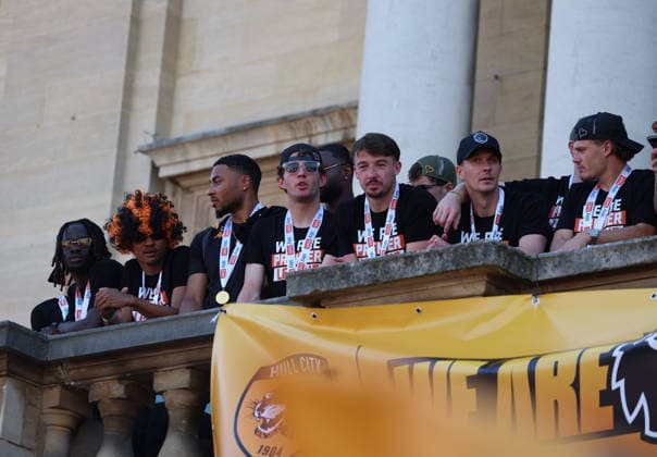 Hull Bus Parade Hull City players celebrate at City Hall during the Hull City Bus Parade on the streets of Hull, England after being promoted to the Premier League in the Sky Bet Championship Play-Off Final on Saturday 23rd May 2026. 25 05 2026 UK Newspapers OUT Copyright: xAndyxSumnerx FIL-23472-0185