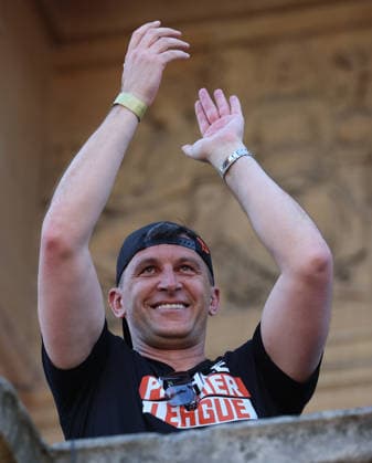 Hull Bus Parade Hull City Manager Sergej JakiroviÄ‡ celebrates at City Hall during the Hull City Bus Parade on the streets of Hull, England after being promoted to the Premier League in the Sky Bet Championship Play-Off Final on Saturday 23rd May 2026. 25 05 2026 UK Newspapers OUT Copyright: xAndyxSumnerx FIL-23472-0198