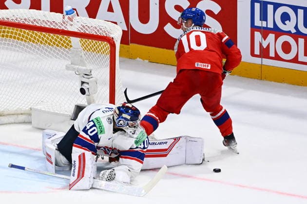 Goalkeeper Henrik Haukeland of Norway, left, and Roman Cervenka of Czech Republic in action during the IIHF World Championship, WM, Weltmeisterschaft Group B match Czech Republic vs Norway on May 25, 2026, Fribourg, Switzerland. (CTKxPhoto RadekxPetrasek) CTKPhotoP2026052506273  CTKPhotoP2026052506273