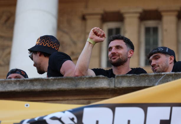 Hull Bus Parade Lewie Coyle of Hull City celebrate at City Hall during the Hull City Bus Parade on the streets of Hull, England after being promoted to the Premier League in the Sky Bet Championship Play-Off Final on Saturday 23rd May 2026. 25 05 2026 UK Newspapers OUT Copyright: xAndyxSumnerx FIL-23472-0208