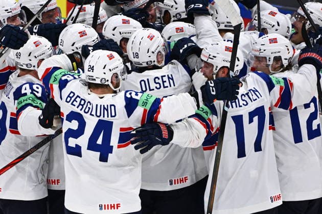 Players of Norway celebrate after winning the IIHF World Championship, WM, Weltmeisterschaft Group B match Czech Republic vs Norway on May 25, 2026, Fribourg, Switzerland. (CTKxPhoto RadekxPetrasek) CTKPhotoP2026052506340  CTKPhotoP2026052506340