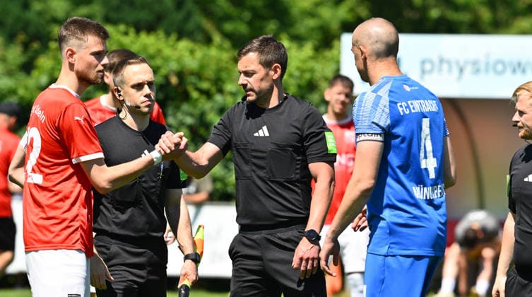 25 05 2026 Football season 2025 2026 Relegation Oberliga Bayernliga Bayernliga Landesliga FSV Stadeln FC Eintracht Münchberg xwoxzix Manuel Steigerwald Referee and captain Handshake Handshake before the start of the match