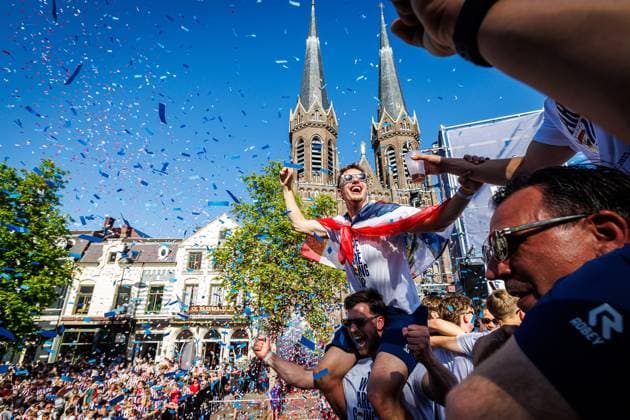 TILBURG, 25-05-2026, De Heuvel, Season 2025 2026, Dutch Keuken Kampioen Divisie eredivisie football, match between Tribute for Willem II Promotion to Eredivisie , picture shows celebration on the stage Calvin Twigt Tribute for Willem II Promotion to Eredivisie  x203964707x Copyright: